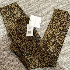 NWT Beyond Yoga high rise leopard print leggings